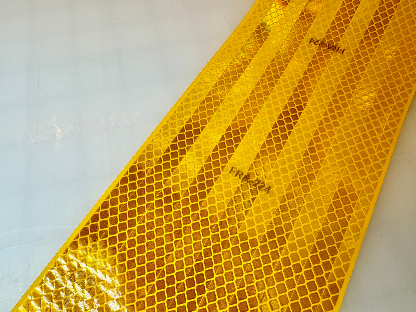 3M™ 983 FRA Rail Car Reflective Tape - White or Yellow – White, Yellow