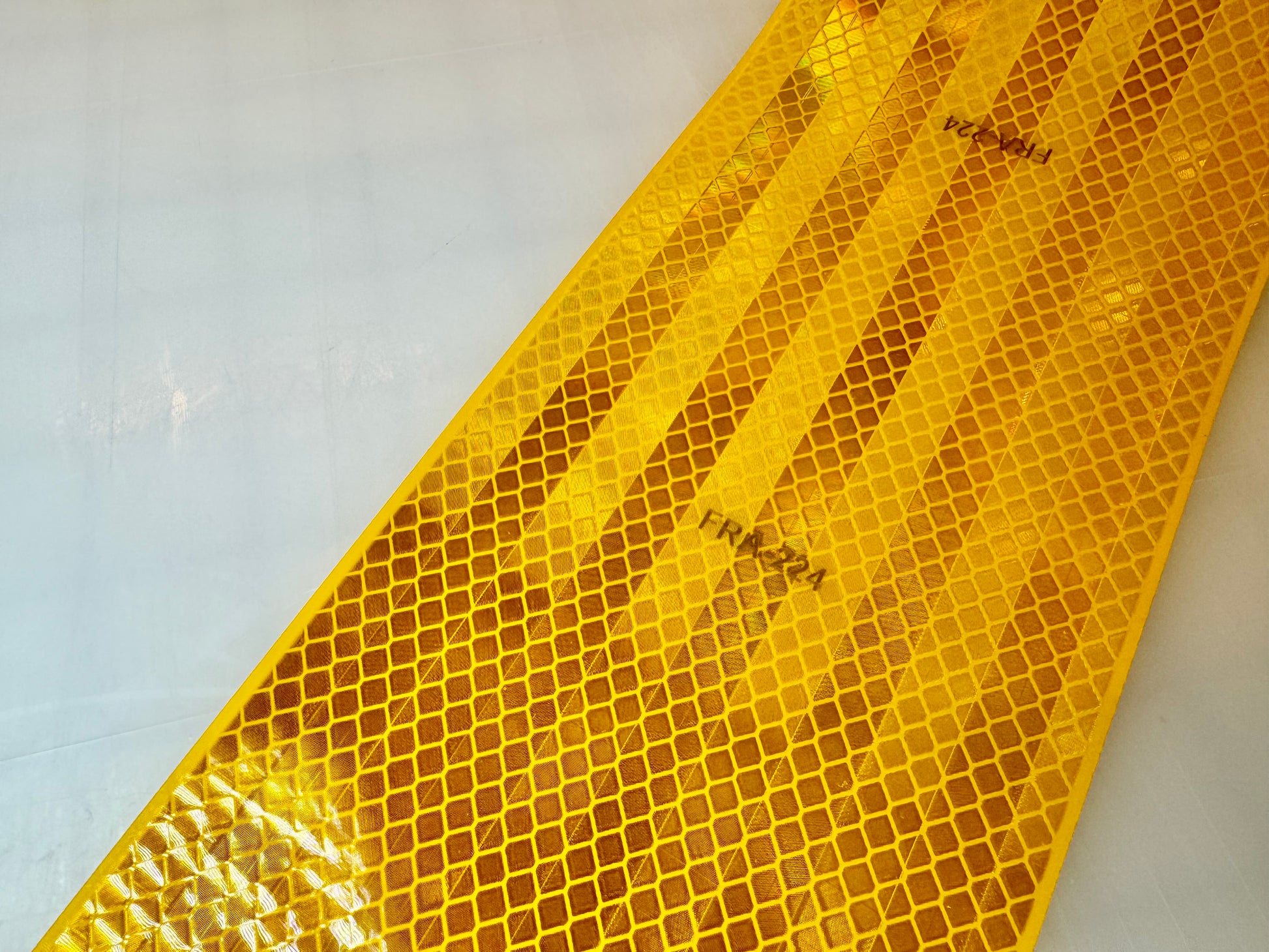 3M™ 983 FRA Rail Car Reflective Tape - White or Yellow – White, Yellow